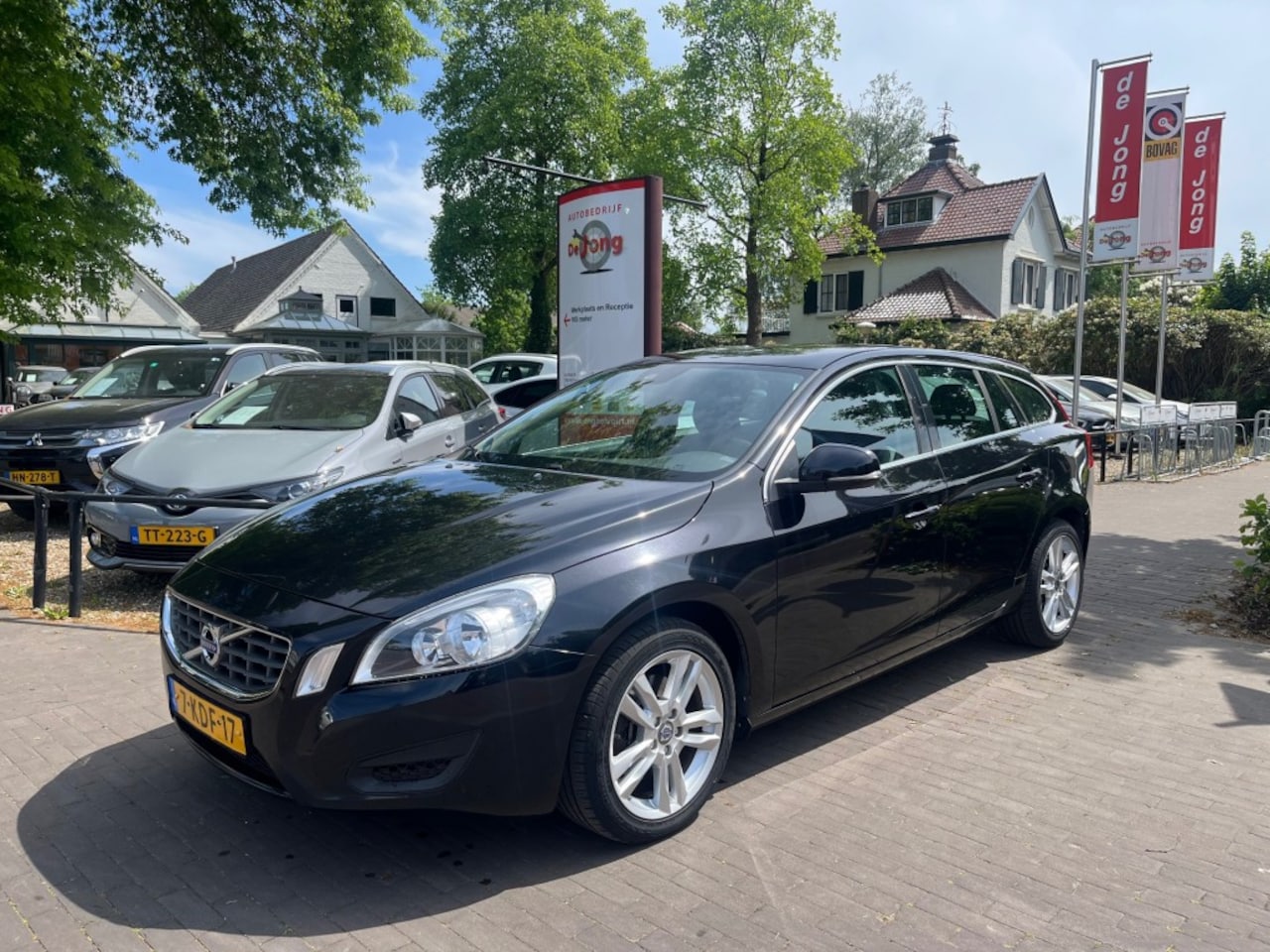 Volvo V60 - 1.6 T3 150PK MOMENTUM / NAVI / TREKHAAK / CRUISE CTR. / PDC - AutoWereld.nl