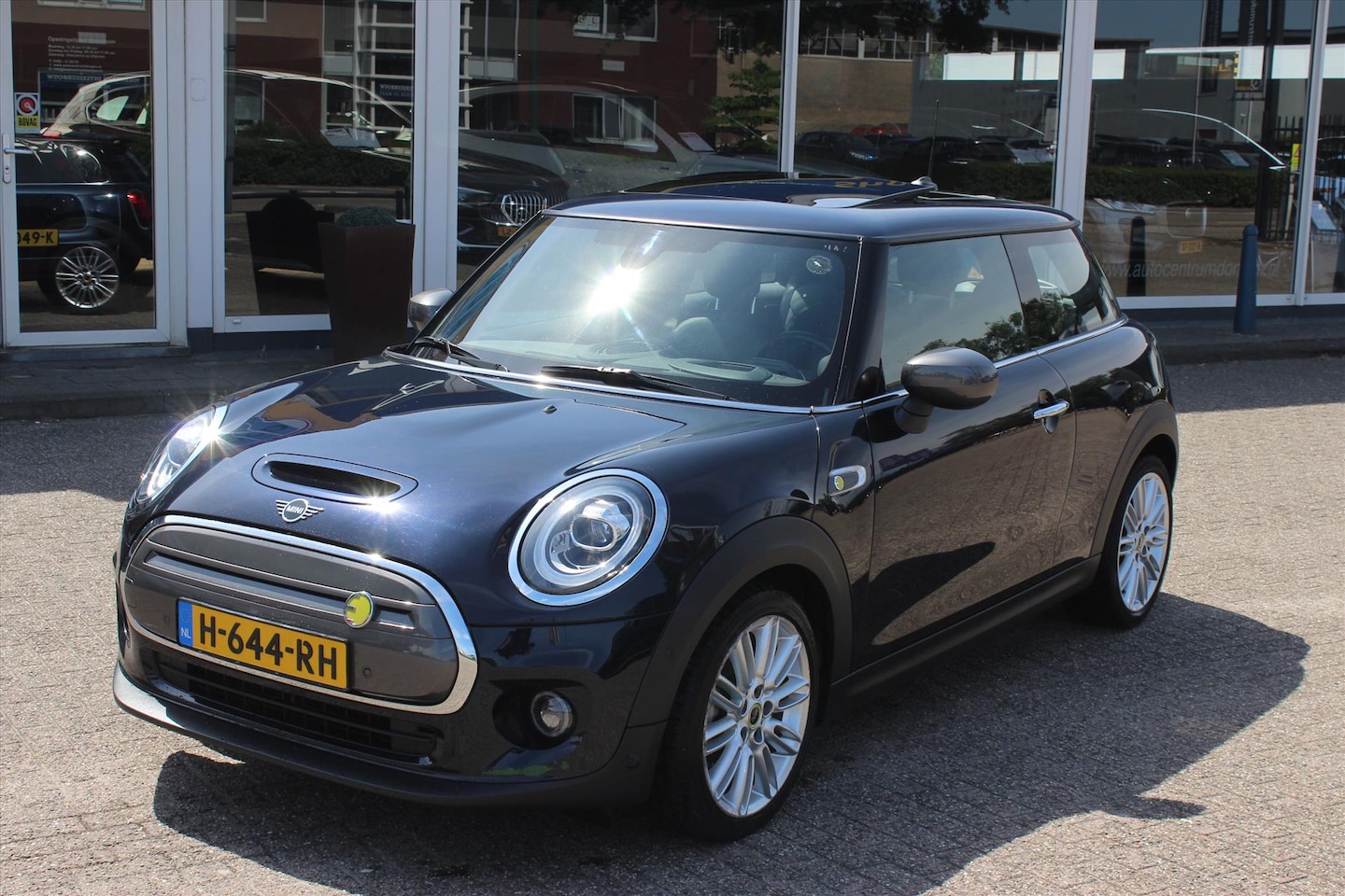 MINI Mini-Electric - 3-Deurs (f56) 184pk Aut Cooper SE | PanoramaDak | Orig. NL | HeadUp display | Camera | - AutoWereld.nl
