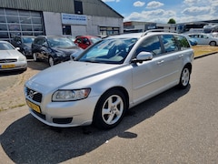 Volvo V50 - 1.6 D2 S/S Momentum Navi Bj:2011
