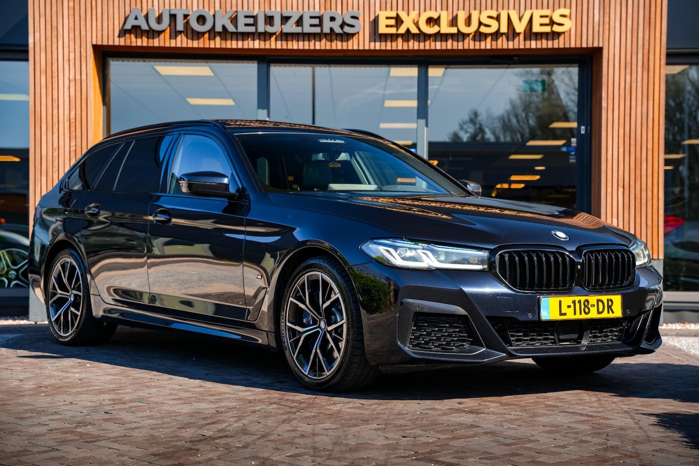 BMW 5-serie Touring - 530d xDrive High Executive M Pakket Panodak 360 Camera ACC HUD Stuurverw. Stoelkoeling - AutoWereld.nl