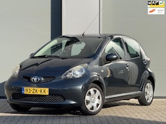 Toyota Aygo - 1.0-12V + | Automaat | Airco | 2 sleutels | Elektrische ramen | Armsteun voor