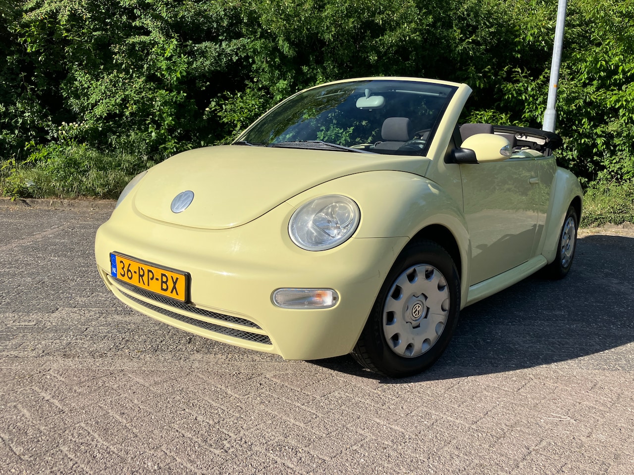 Volkswagen New Beetle Cabriolet - 1.4 Cabrio, 1.4 (zuinig), nw apk, topconditie! - AutoWereld.nl