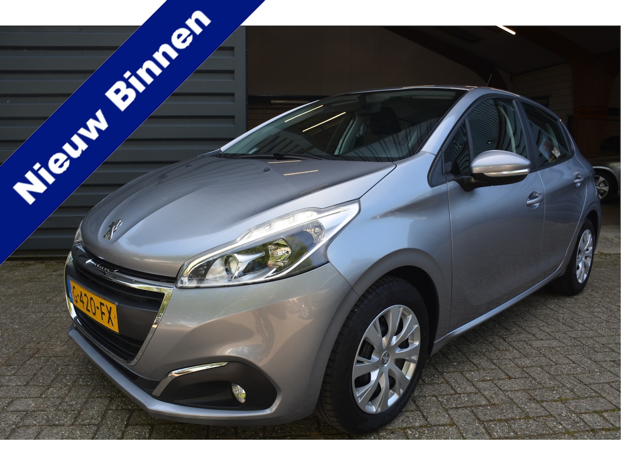 Peugeot 208 - 1.2 PureTech Blue Lease Active Airco Navi Bluetooth - AutoWereld.nl