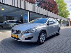 Volvo V60 - 1.6 T3 Kinetic Origineel NL Trekhaak Clima Cruise Pdc Telefoon 16 inch lm NAP
