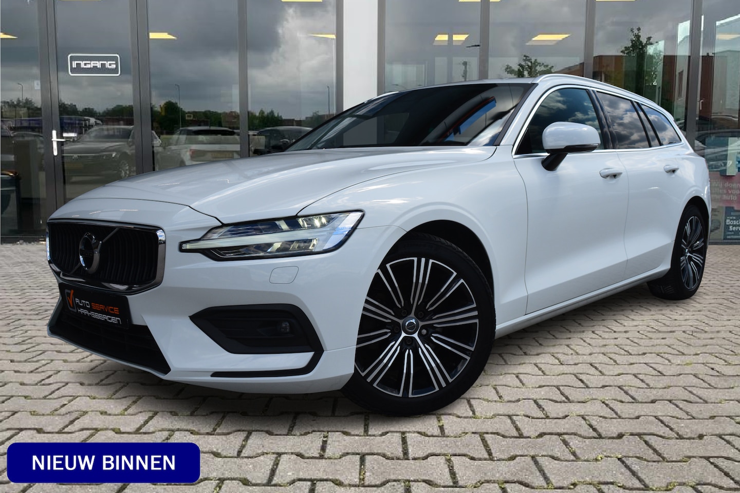 Volvo V60 - 2.0 T4 Momentum Pro | Camera | LED | Trekhaak | - AutoWereld.nl