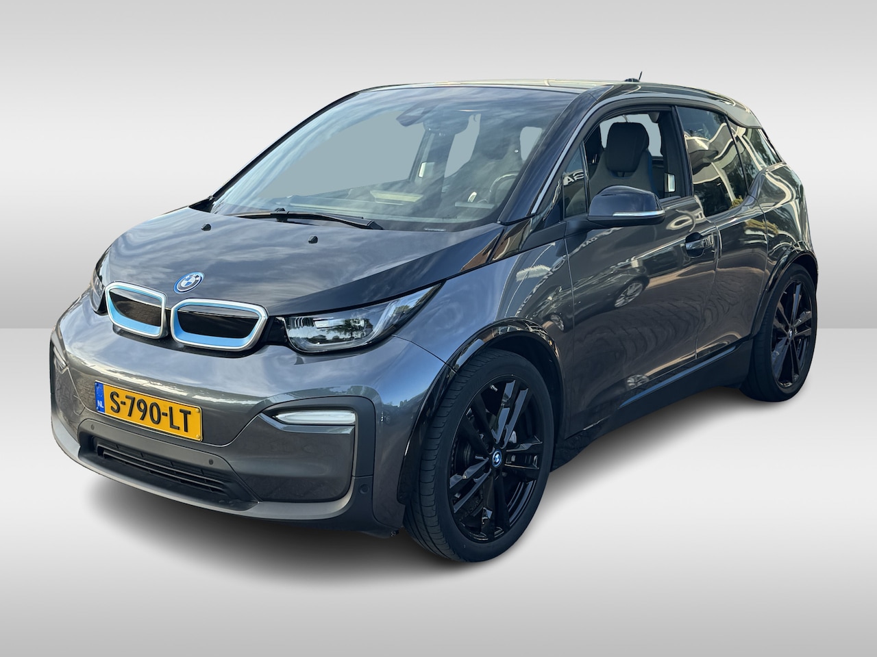 BMW i3 - Business Edition 120Ah 42 kWh / Camera / Navigatie / 20'' / Warmtepomp / Navi. Proff / DAB - AutoWereld.nl