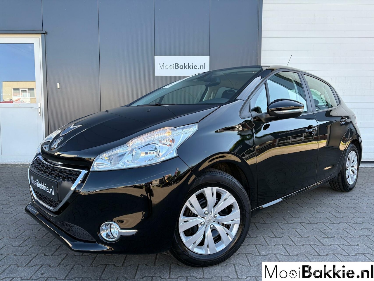 Peugeot 208 - 1.2 VTi Envy Cruise / Clima / Trekh. / Navigatie - AutoWereld.nl