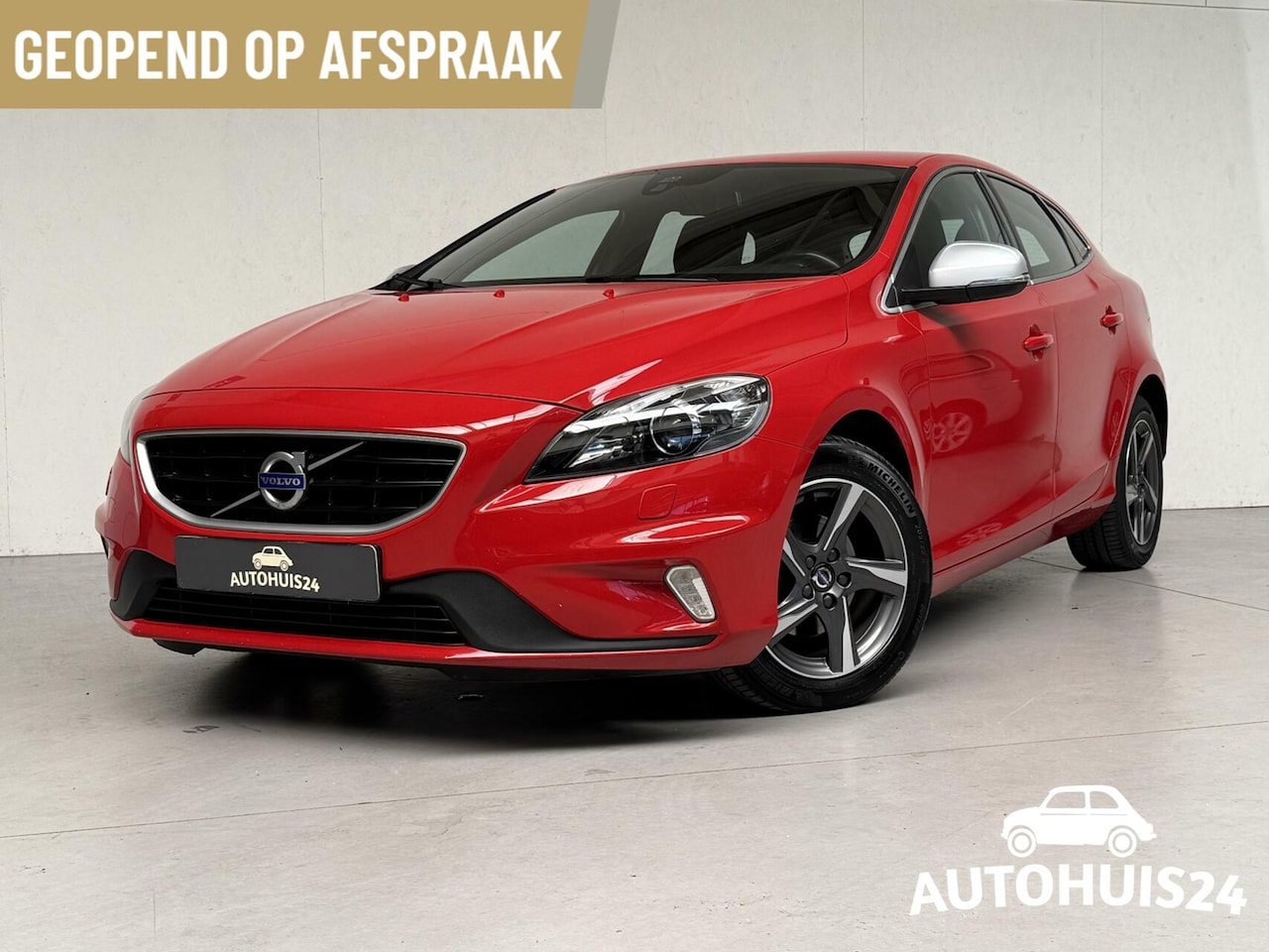 Volvo V40 - 2.0 D2 R-Design 2015 XENON TREKHAAK NL-AUTO - AutoWereld.nl