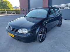 Volkswagen Golf - 1.6-16V Trendline 5 deurs AIRCO/ECC/LMV