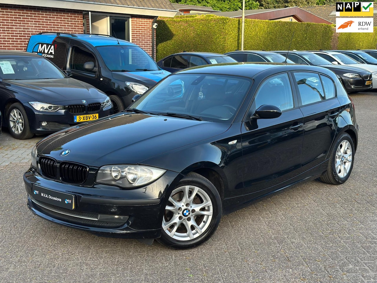 BMW 1-serie - 116i Business Line|Ketting vervangen|Navigatie|Climate control|MF stuurwiel|Nette staat.. - AutoWereld.nl