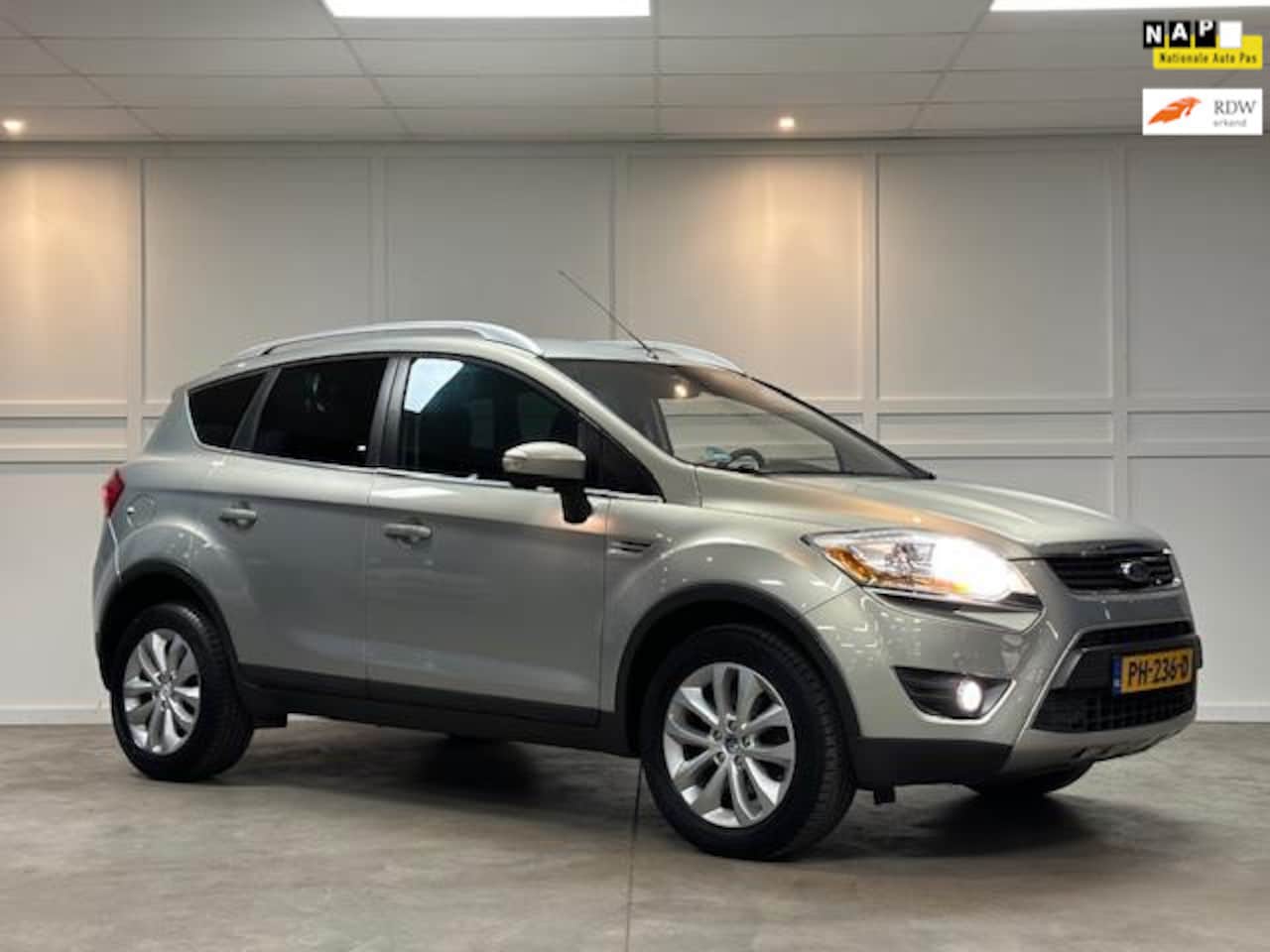 Ford Kuga - 2.0 TDCi / 2010 / Airco / Cruise / PDC / Trekhaak - AutoWereld.nl