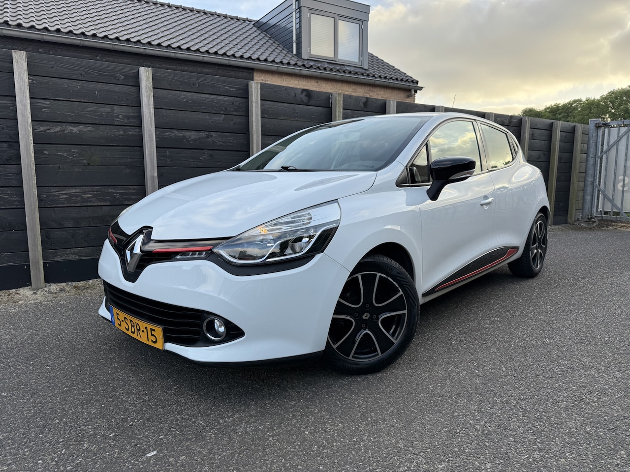 Renault Clio - 0.9 TCe Expression N.A.P. - AutoWereld.nl