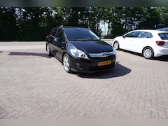 Toyota Auris - 1.8 Full Hybrid Dynamic TREKHAAK CAMERA CLIMA CRUISE