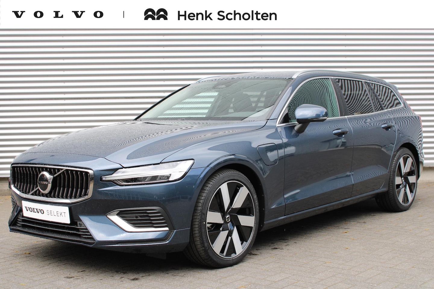 Volvo V60 - T6 Plug-in hybrid 350PK AWD Essential | Adaptieve Cruise Control | Pilot Assist | BLIS | S - AutoWereld.nl
