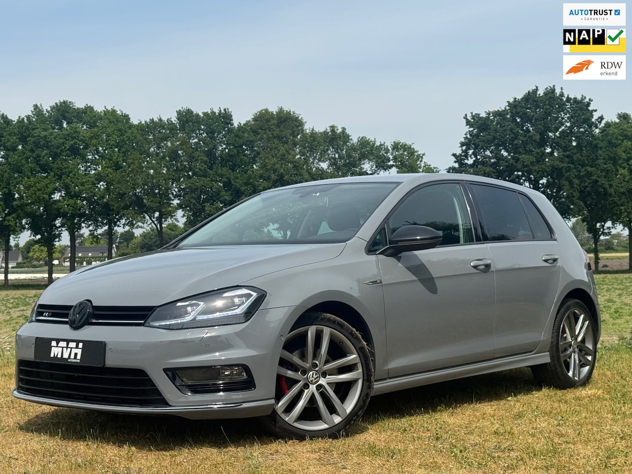 Volkswagen Golf - 7,5 1.6 TDI Highline - R-Line - Automaat - Stoelverwarming - LED - Xenon - AutoWereld.nl