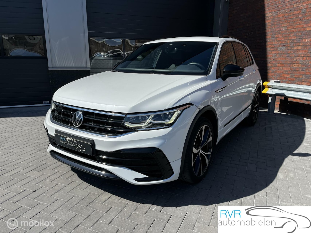 Volkswagen Tiguan - R 2.0 TSI 4Motion LEER/ELECTREKHAAK/SCHADE - AutoWereld.nl