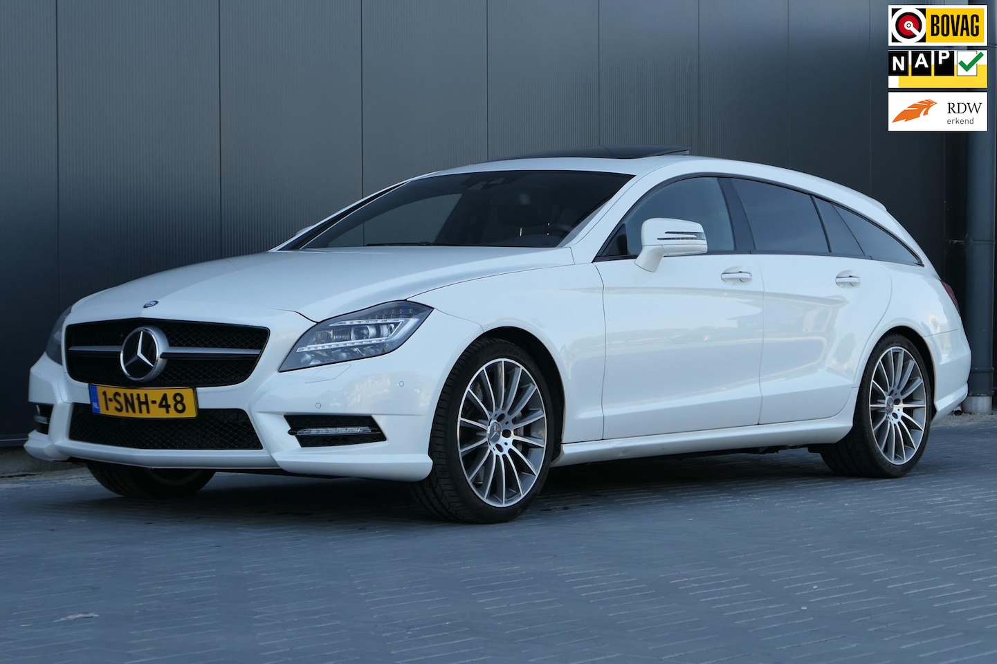 Mercedes-Benz CLS-klasse Shooting Brake - 500 V8 Harman/Kardon Schuifdak Stoelverkoeling Luchtvering - AutoWereld.nl
