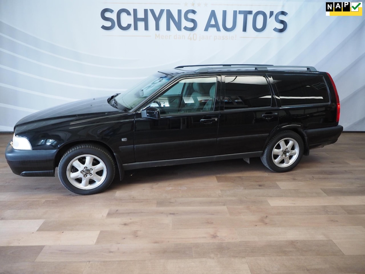 Volvo V70 Cross Country - 2.4 T AWD Trekhaak - AutoWereld.nl