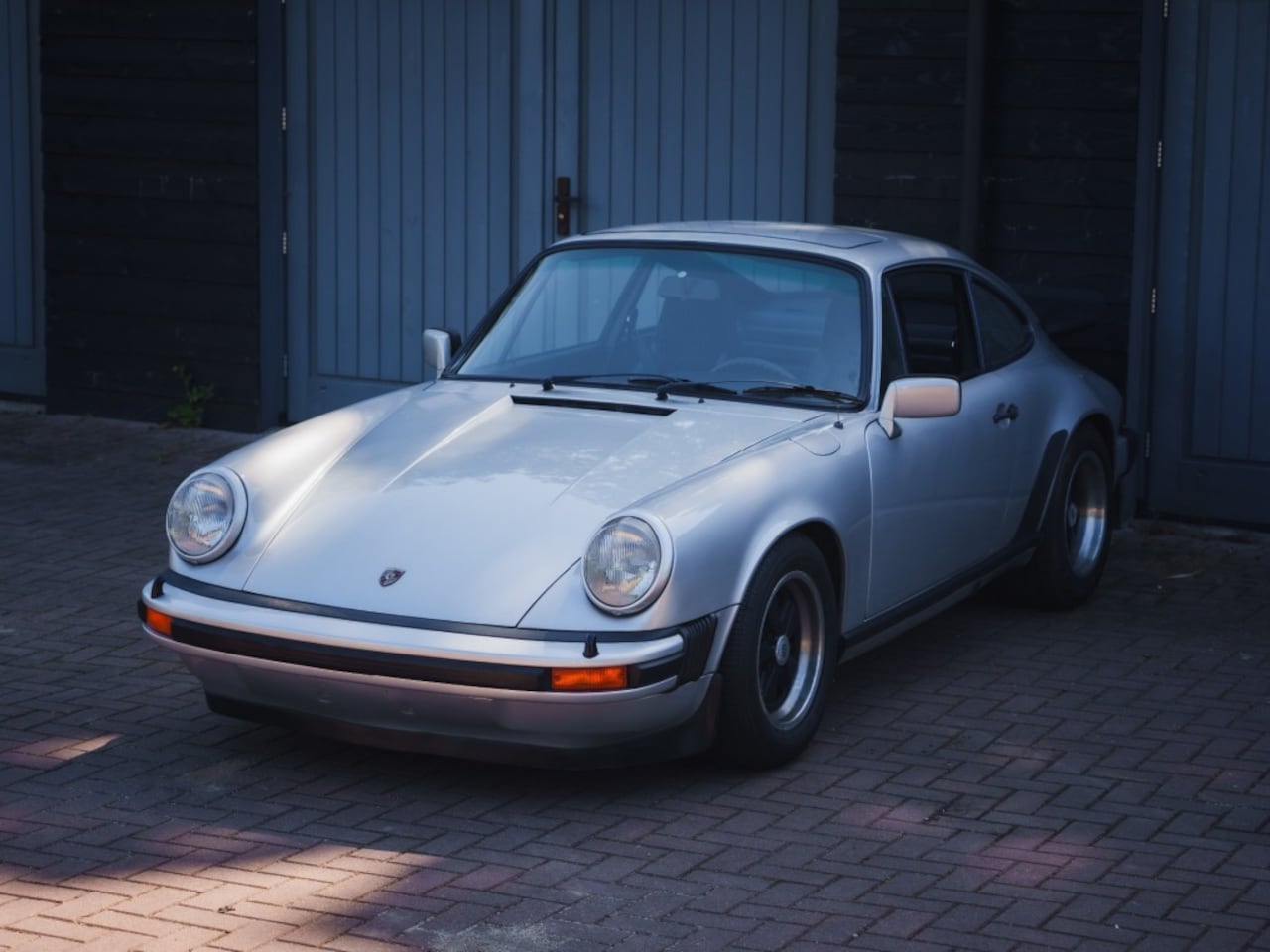 Porsche 911 - 3.0SC Coupe 58k km 2 owner rebuilt engine - AutoWereld.nl