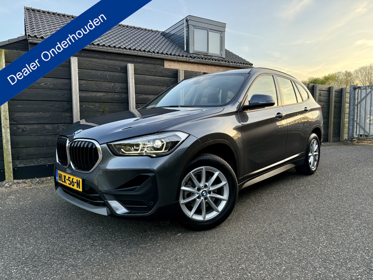 BMW X1 - sDrive18i High Executive Edition dealer onderh. leder, pano - AutoWereld.nl