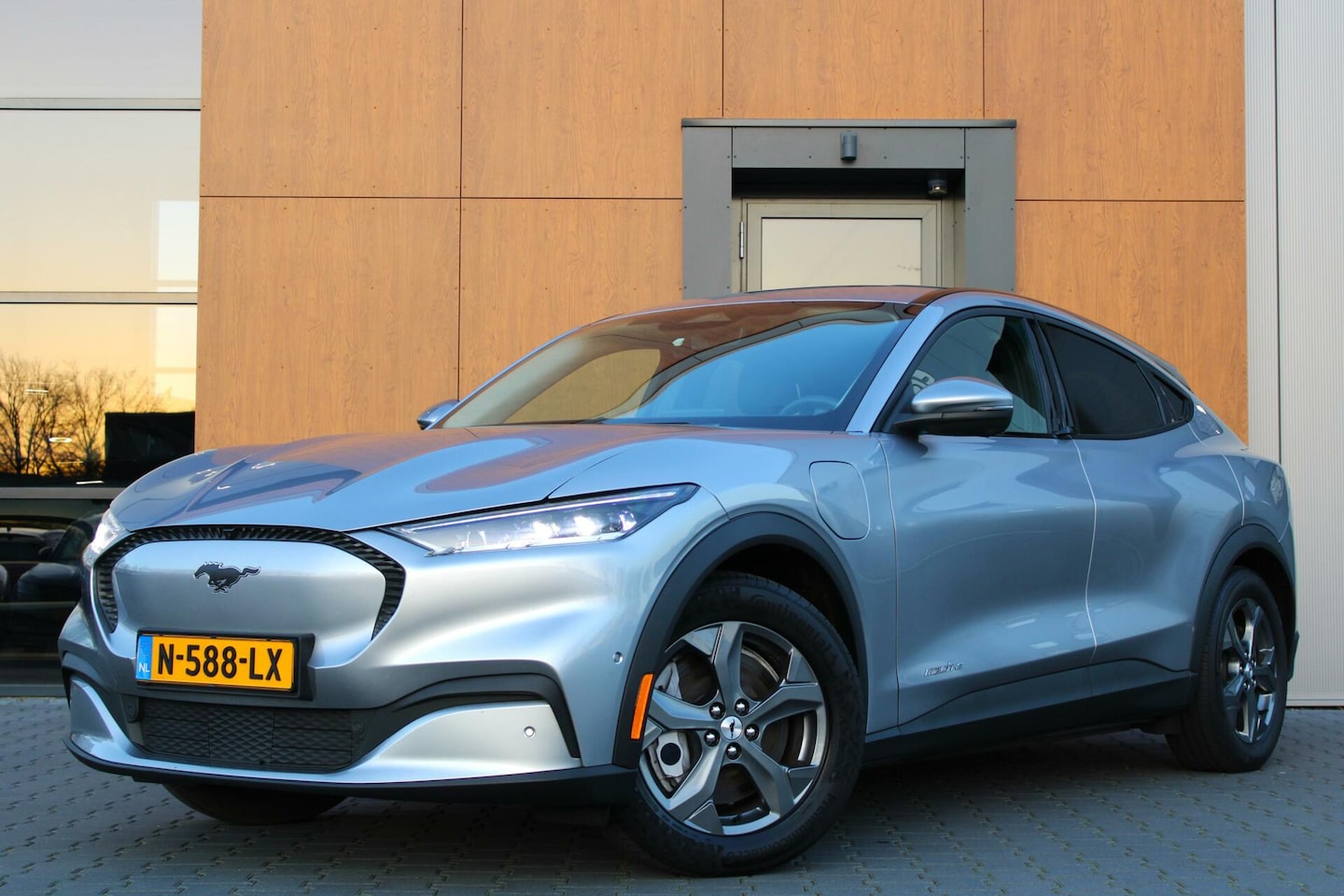 Ford Mustang Mach-E - 75kWh RWD | B&O | Trekhaak | 360 Camera - AutoWereld.nl