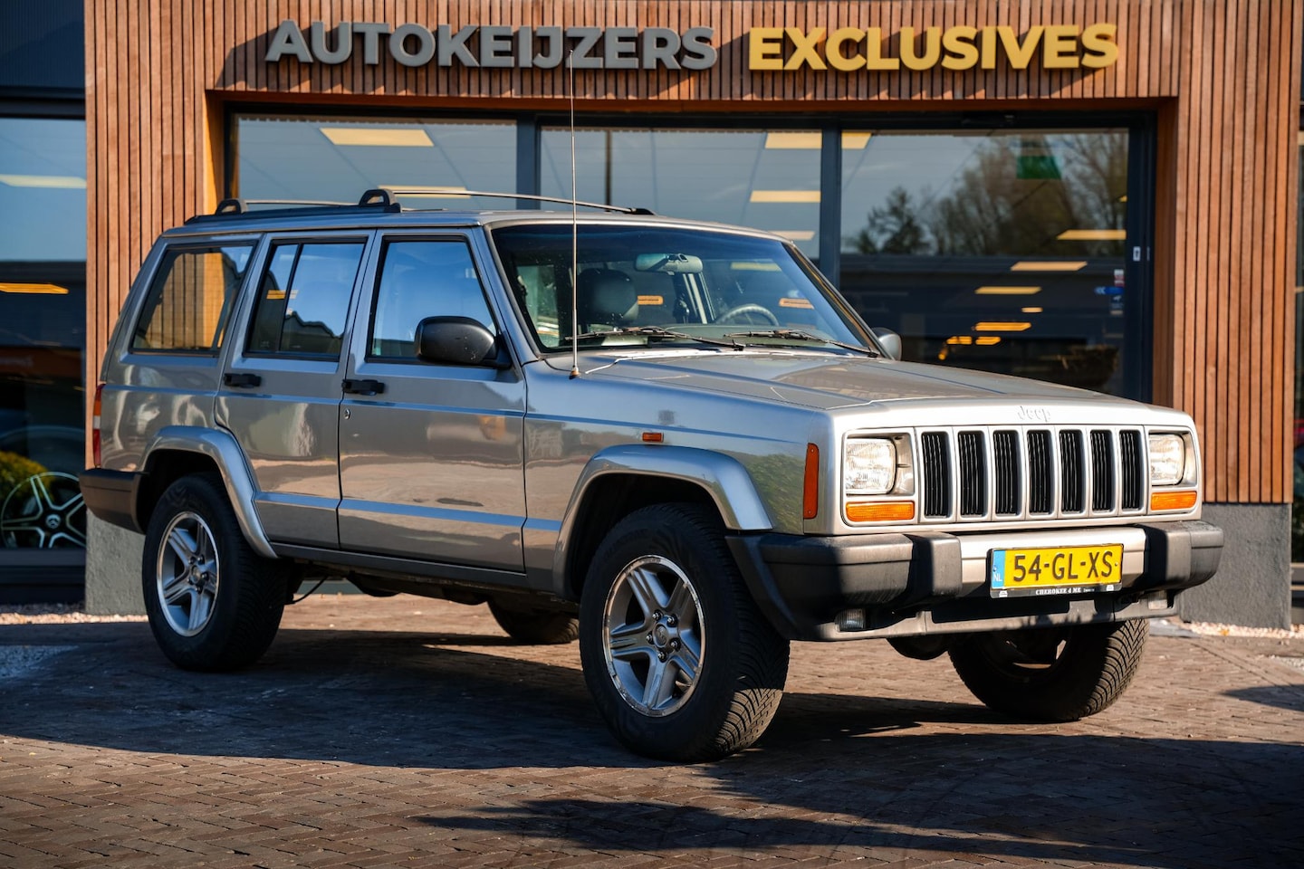 Jeep Cherokee - 4.0i 60th Anniversary XJ Cruise Stoelverw. Leer 4X4 Sperdifferentieel Trekhaak - AutoWereld.nl