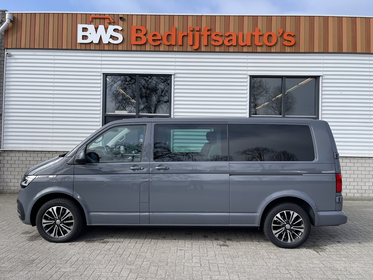 Volkswagen Transporter - 2.0 TDI 150pk DSG automaat L2H1 30 DC Bulli 5 persoons / vaste prijs rijklaar € 35.950 ex - AutoWereld.nl