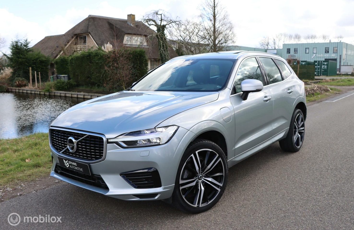 Volvo XC60 - 2.0 T8 Twin Engine AWD R-Design / Pano / Bowers - AutoWereld.nl