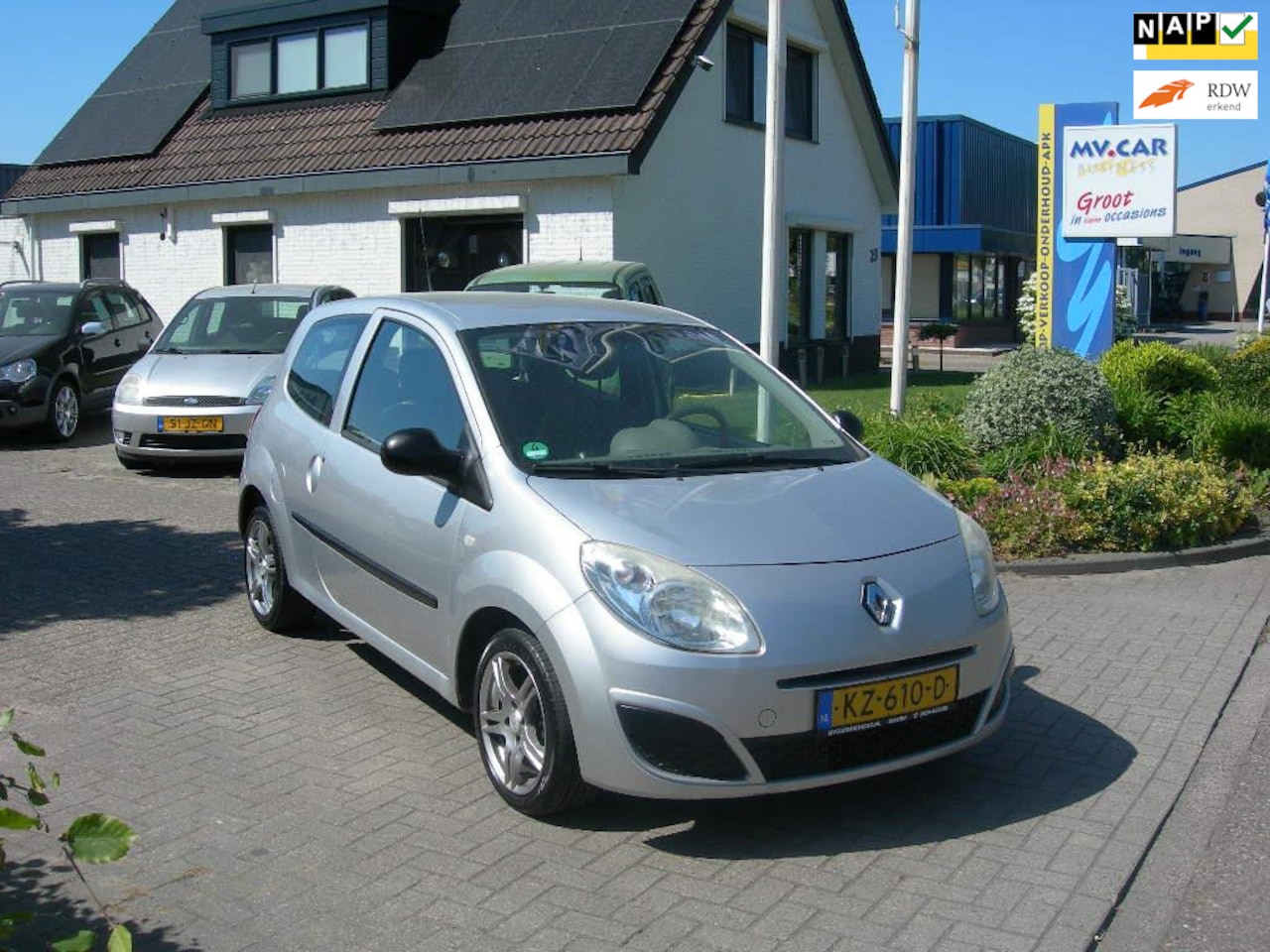 Renault Twingo - 1.2-16V Authentique met AIRCO - AutoWereld.nl
