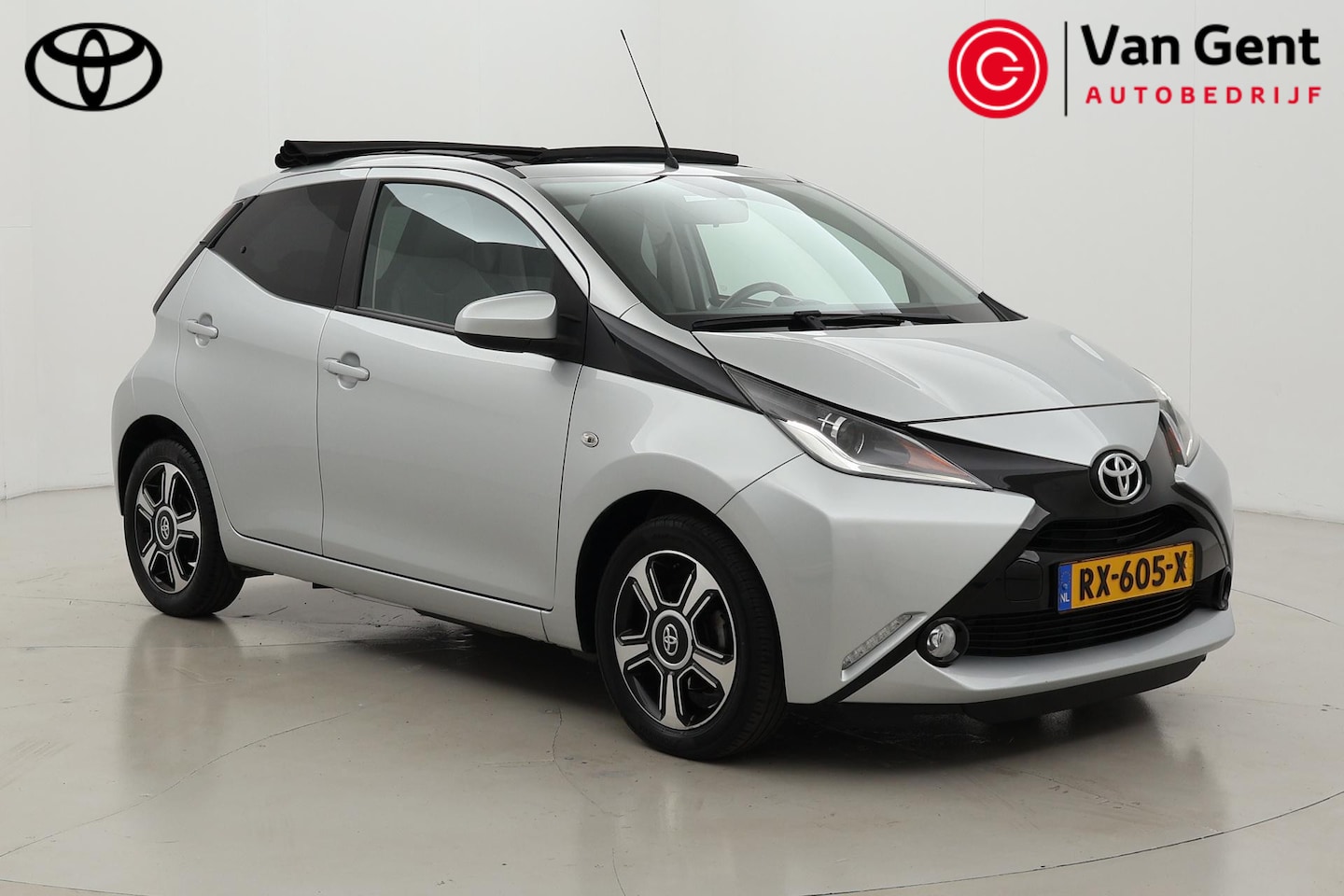 Toyota Aygo - 1.0 VVT-i x-pose | Elektrisch vouwdak | Navigatie | Clima | Camera | 15 inch - AutoWereld.nl
