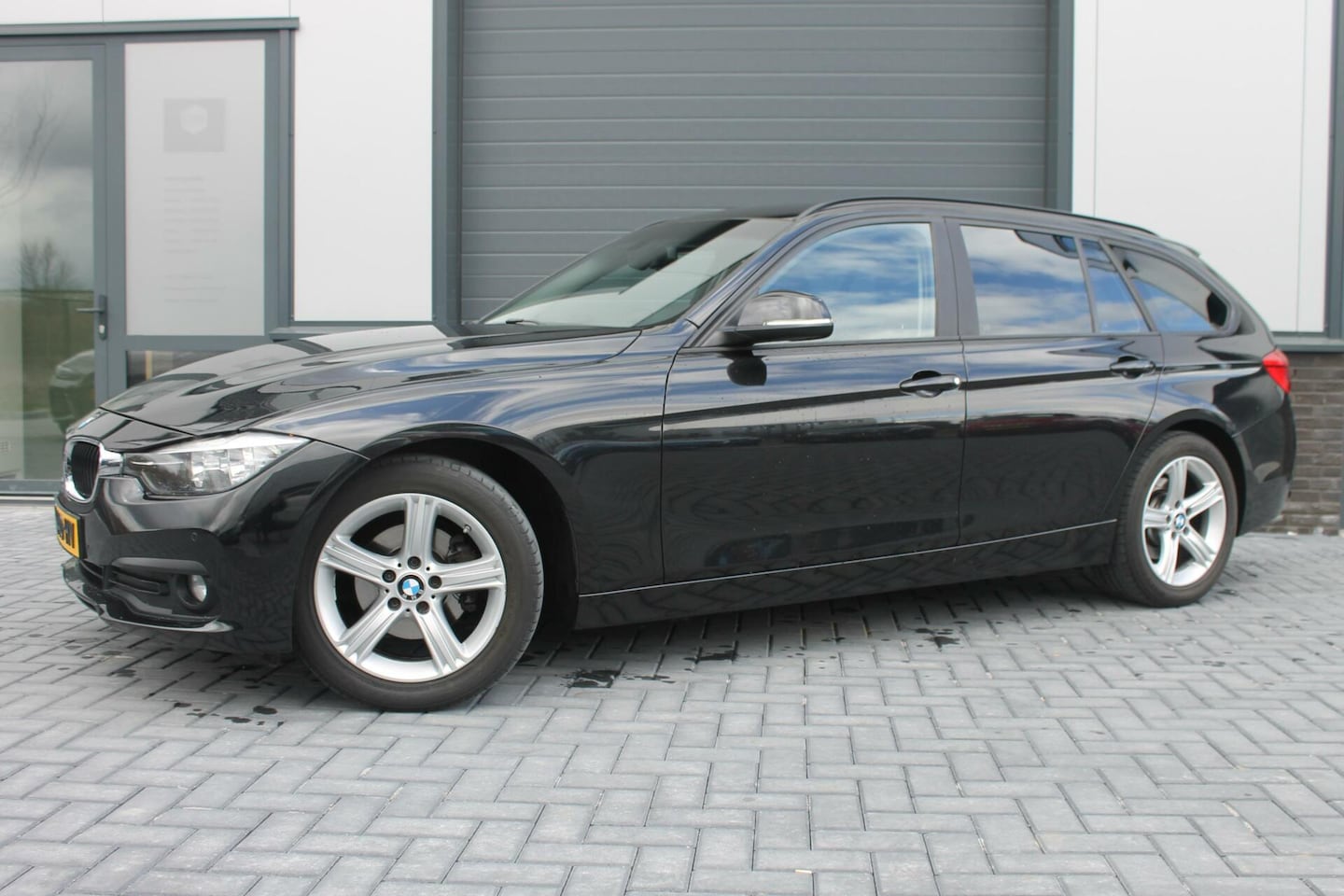 BMW 3-serie Touring - 318i Luxury 318i Luxury - AutoWereld.nl