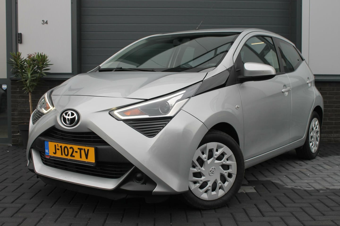 Toyota Aygo - 1.0 VVT-i x-play Automaat-Origineel NL met NAP - AutoWereld.nl