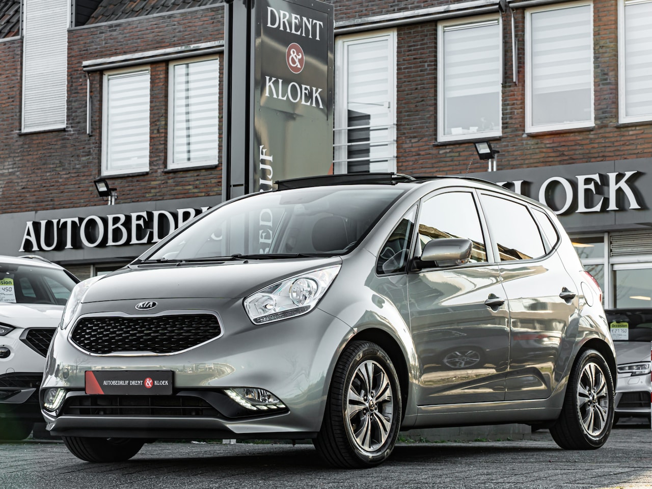 Kia Venga - Kiaa 1.4 CVVT ExecutiveLine ORG NL PANO CAMERA TREKHAAK NAVI BLEUTOOTH PDC CRUISE - AutoWereld.nl