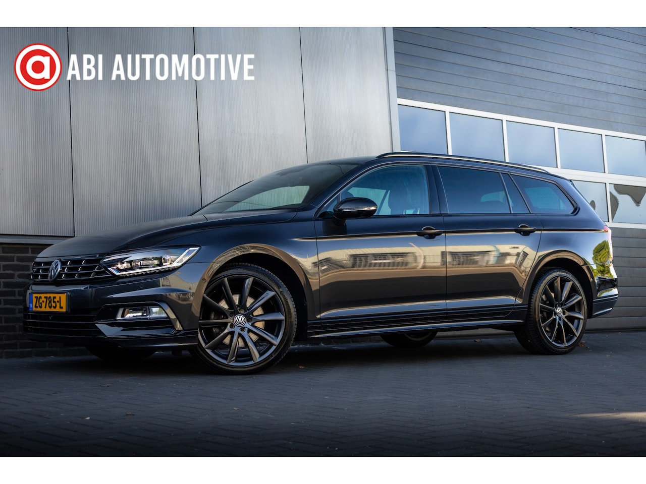 Volkswagen Passat Variant - 2.0 TDI 150 pk Highline Business 2 x R-Line / BTW-Auto/ NL-Auto/ Virtual/ Leder/ Sport-Sto - AutoWereld.nl