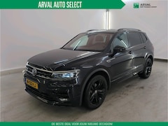 Volkswagen Tiguan Allspace - 1.5 TSI 150pk Automaat Highline Business R-Line 7 Persoons | Trekhaak | Camera | Winter &