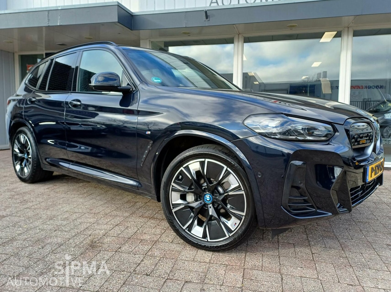 BMW iX3 - High Ex./M-sport/pano/leder/head-up/NL-auto/1eig/56d - AutoWereld.nl
