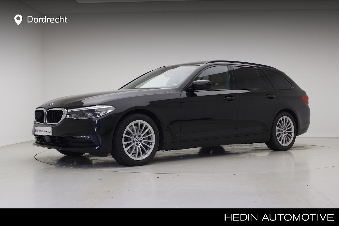 BMW 5-serie Touring - 530i xDrive High Executive | Sportine | Camera | Head-Up | Panorama | Driving Assistant Pl - AutoWereld.nl