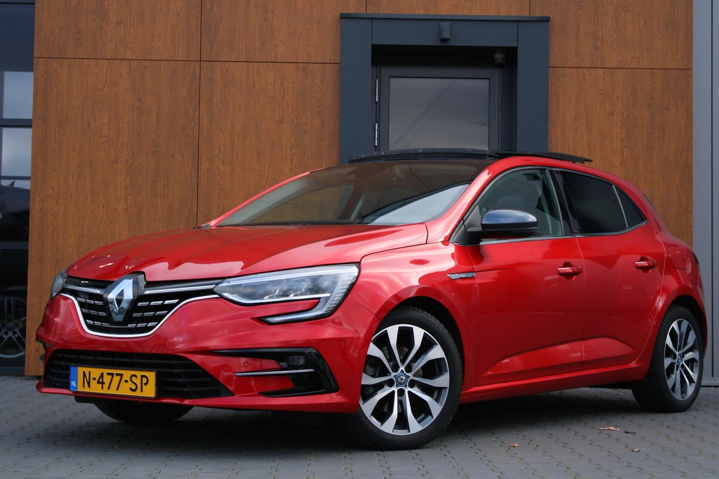 Renault Mégane - 1.6 Hybrid Bose | Schuifdak | Leder | Camera - AutoWereld.nl