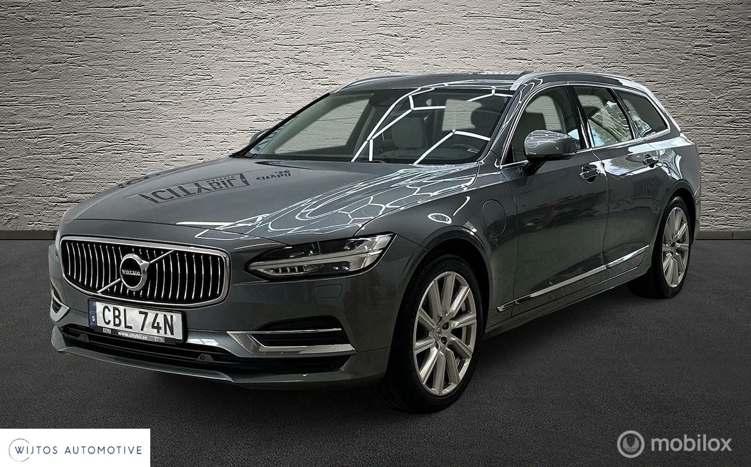 Volvo V90 - 2.0 T8 AWD Inscription 2.0 T8 AWD Inscription, leer, trekhaak, winterb - AutoWereld.nl