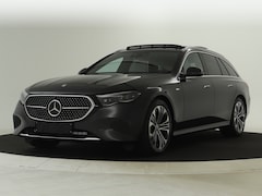 Mercedes-Benz E-klasse Estate - 300 e Luxury Line | Rijassistentiepakket Plus | Trekhaak | Parkeerpakket met 360°-camera |