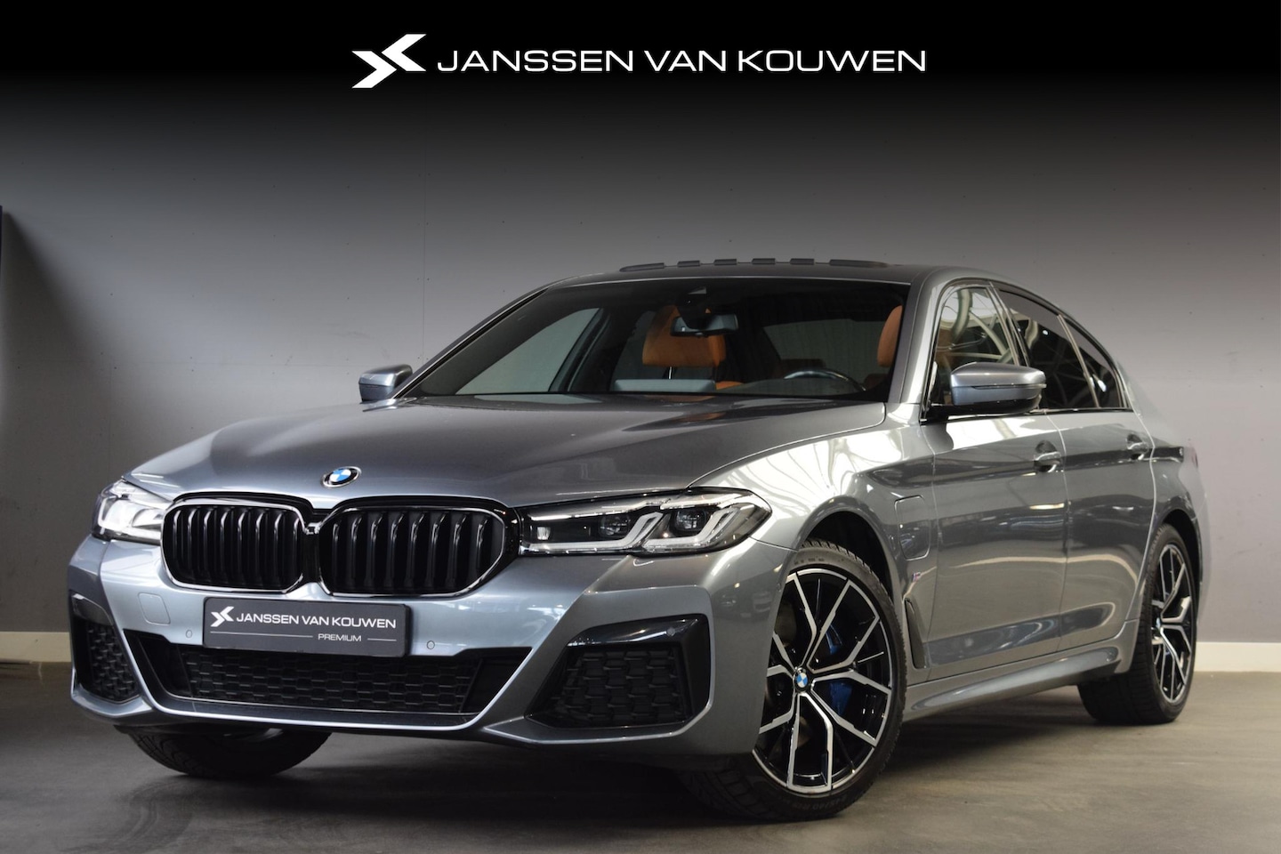 BMW 5-serie - 530e High Executive / M-Sport  / Harman Kardon / Panoramadak - AutoWereld.nl
