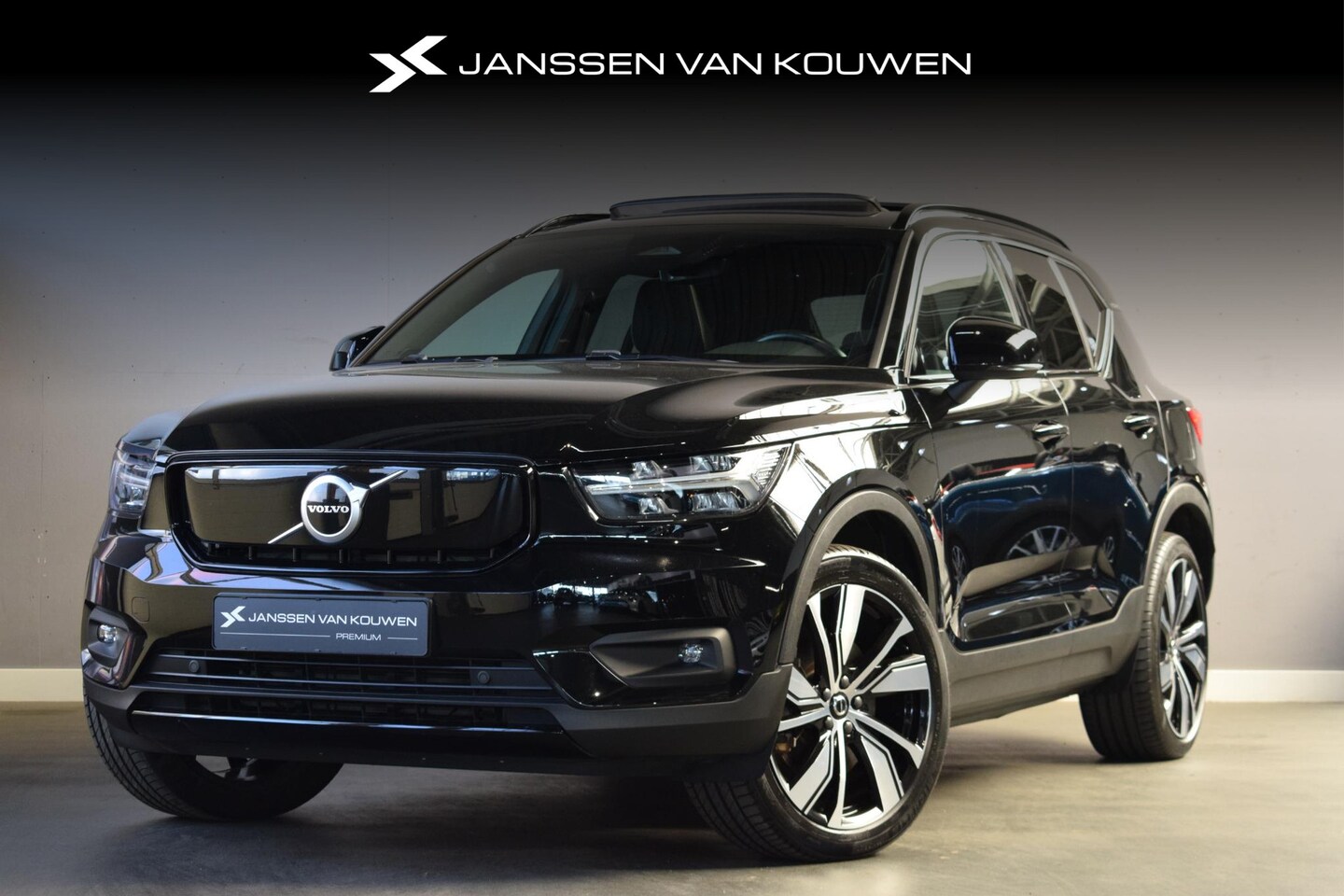 Volvo XC40 - Recharge P8 AWD R-Design / SOH 93% / Panoramadak / Stoel/Stuurverwarming / - AutoWereld.nl