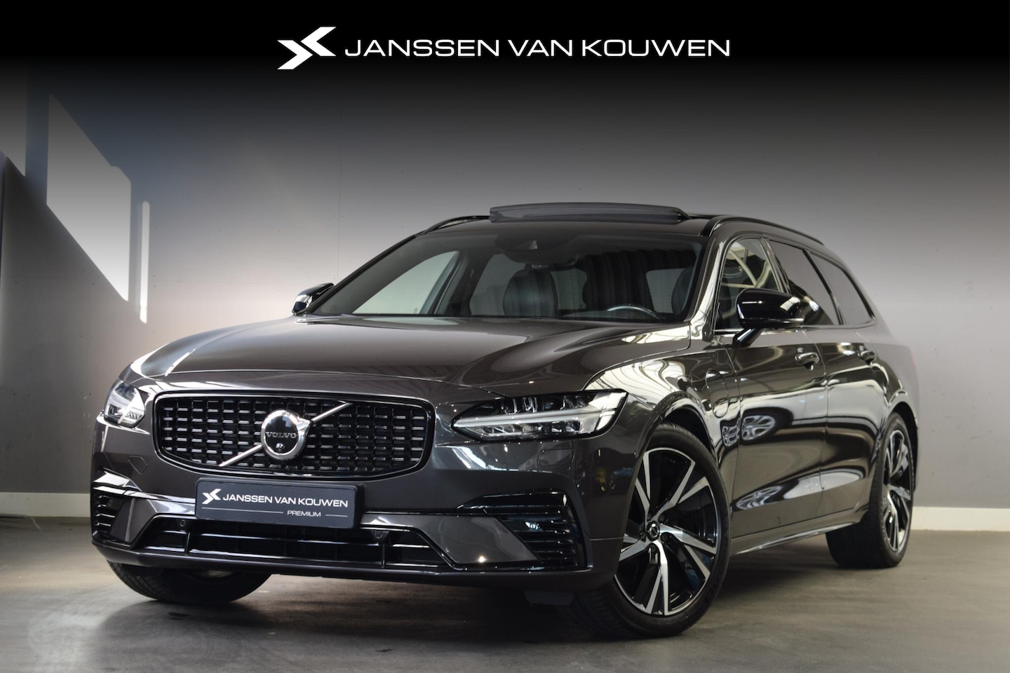 Volvo V90 - 2.0 T6 AWD R-Design / Head UP / Trekhaak / Apple Carplay / Panoramadak - AutoWereld.nl