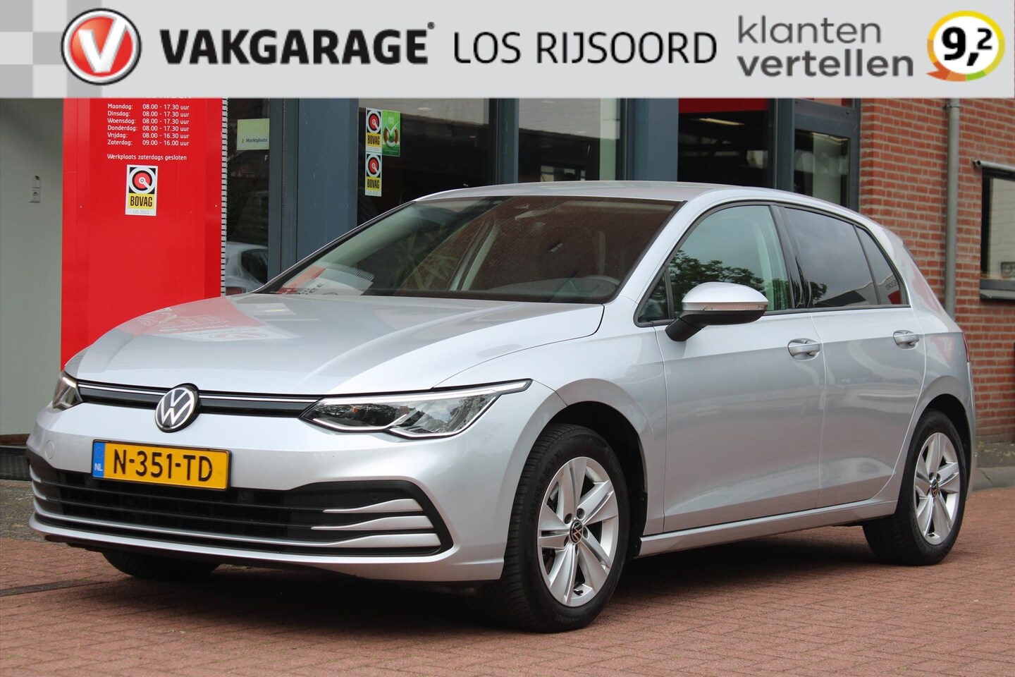 Volkswagen Golf - 1.0 eTSI *Life* | Carplay | Adaptive Cruise Control | Camera | Climate Control | Navigatie - AutoWereld.nl