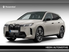 BMW iX - xDrive M70 / Innovation Pack / Comfort Pack / Panoramadak / 23 inch wielset / Trekhaak / B