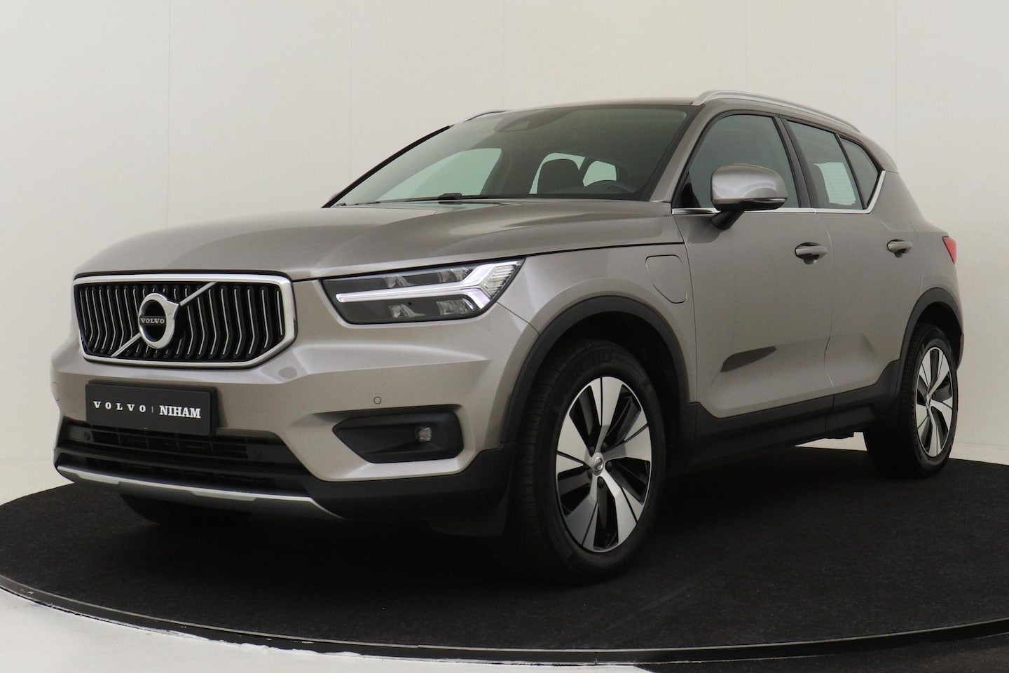 Volvo XC40 - T5 RECHARGE BUSINESS PRO -CRUISE|STANDKACHEL|CAMERA|KEY-LESS - AutoWereld.nl