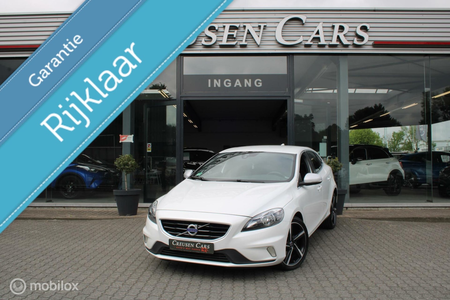Volvo V40 - 2.0 T2 R-Design/Navi/Tel/Pdc/Trekhaak/ - AutoWereld.nl