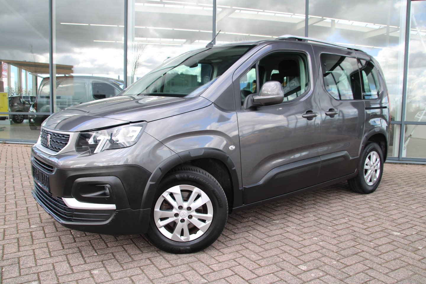 Peugeot Partner MPV - Rifter 1.2 Puretech 110pk Allure Airco Navi 2x Zijdeur 5-Zits 1e eigenaar - AutoWereld.nl