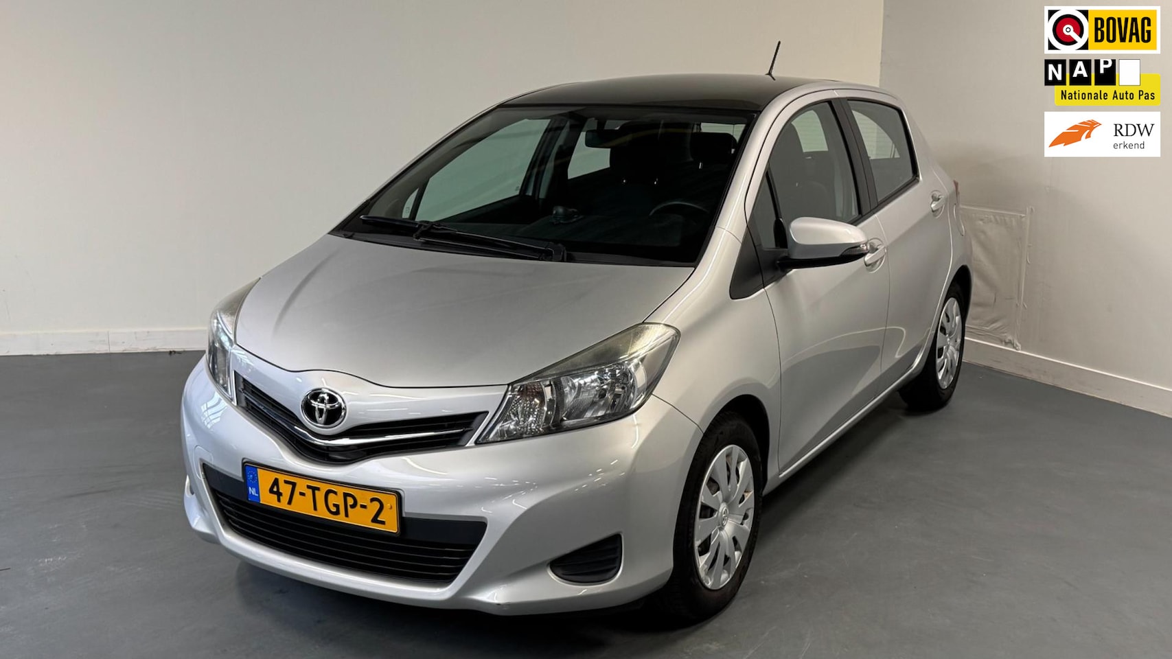 Toyota Yaris - 1.3 VVT-i Aspiration | AUTOMAAT | NL-AUTO | TREKHAAK | PARKEERCAMERA | PANODAK | - AutoWereld.nl