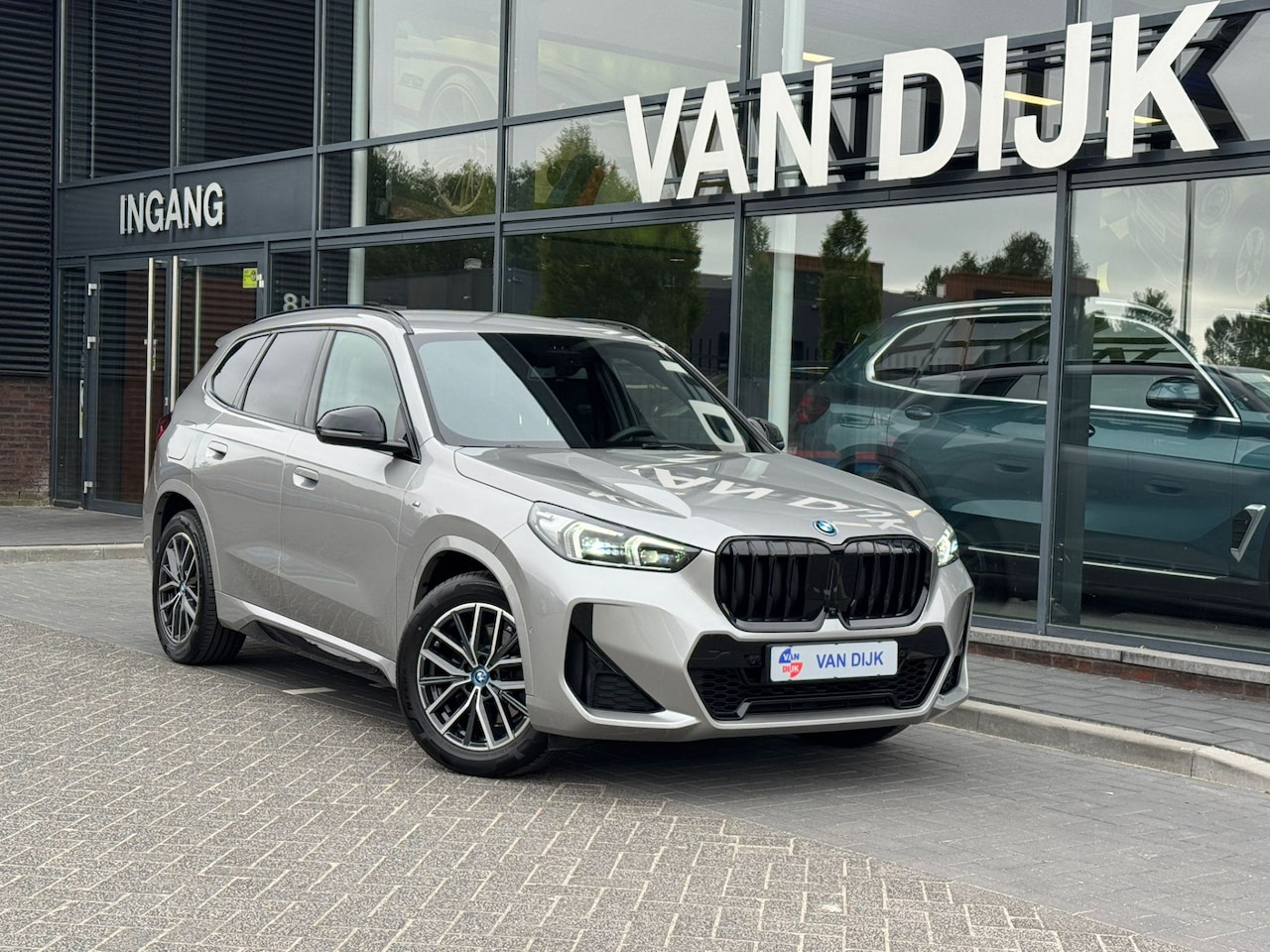 BMW X1 - xDrive25e M Sportpakket Innovation-Pack Haed-up Parking-Plus Cockpit Pro. Stuurverw. 18" L - AutoWereld.nl